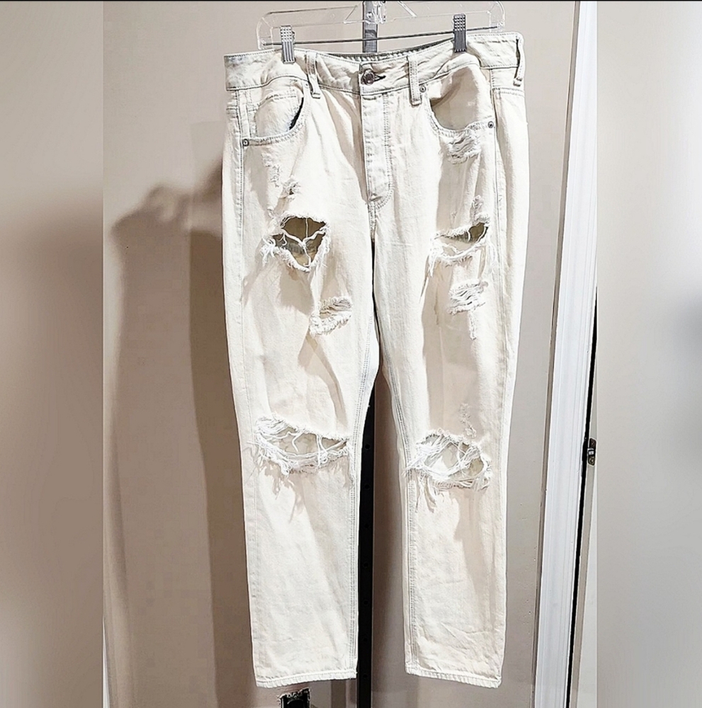 American Eagle Bleach Washed Button-Fly TomGirl Distressed Jeans Size 14